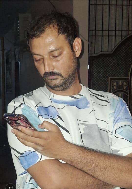 Car smashed and pelted with stones at midnight; Morena jail guard turns out to be unhinged.