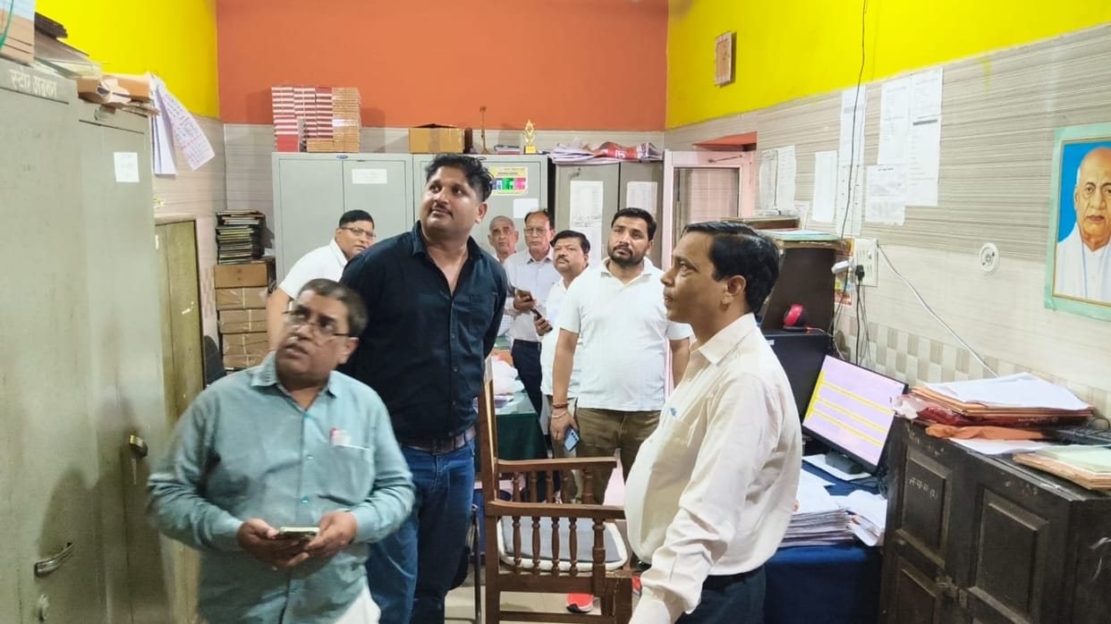 The Executive Officer inspected the municipal departments.