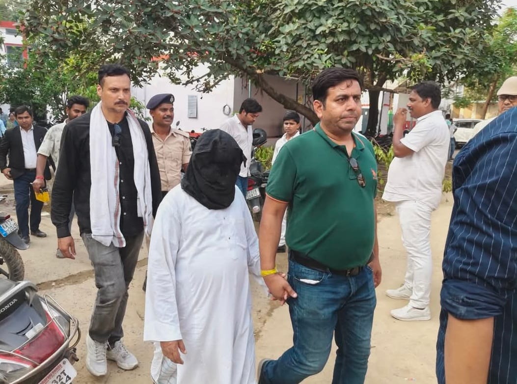 पाकिस्तानी हैंडलर्स को किया गया गिरफ्तार