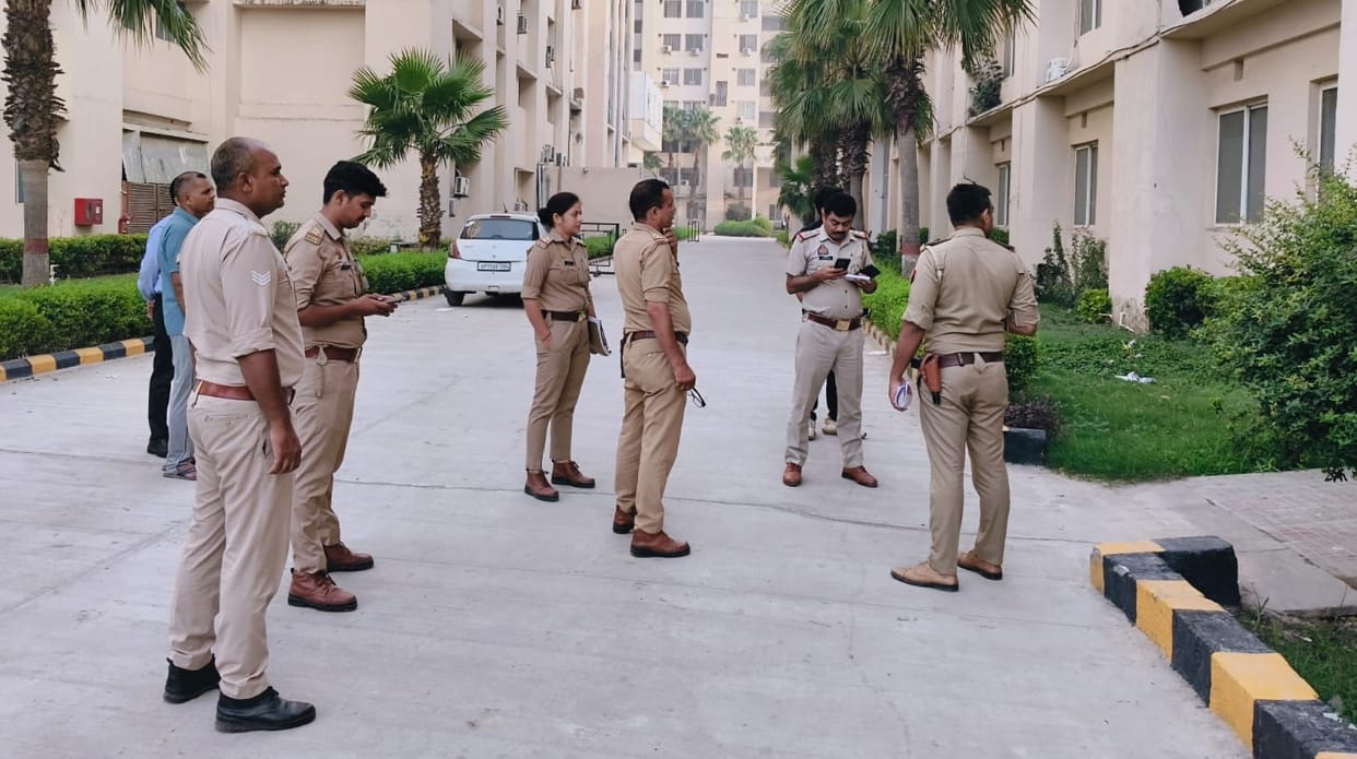 Wife strangled to death on suspicion of illicit relations.