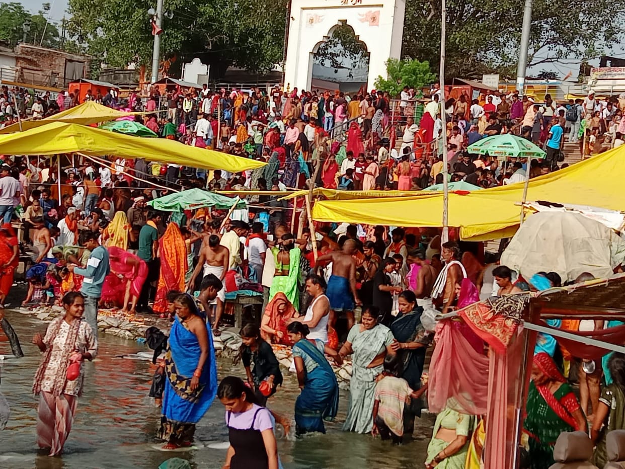 A massive surge of devotees at Kadadham on Somvati Amavasya.