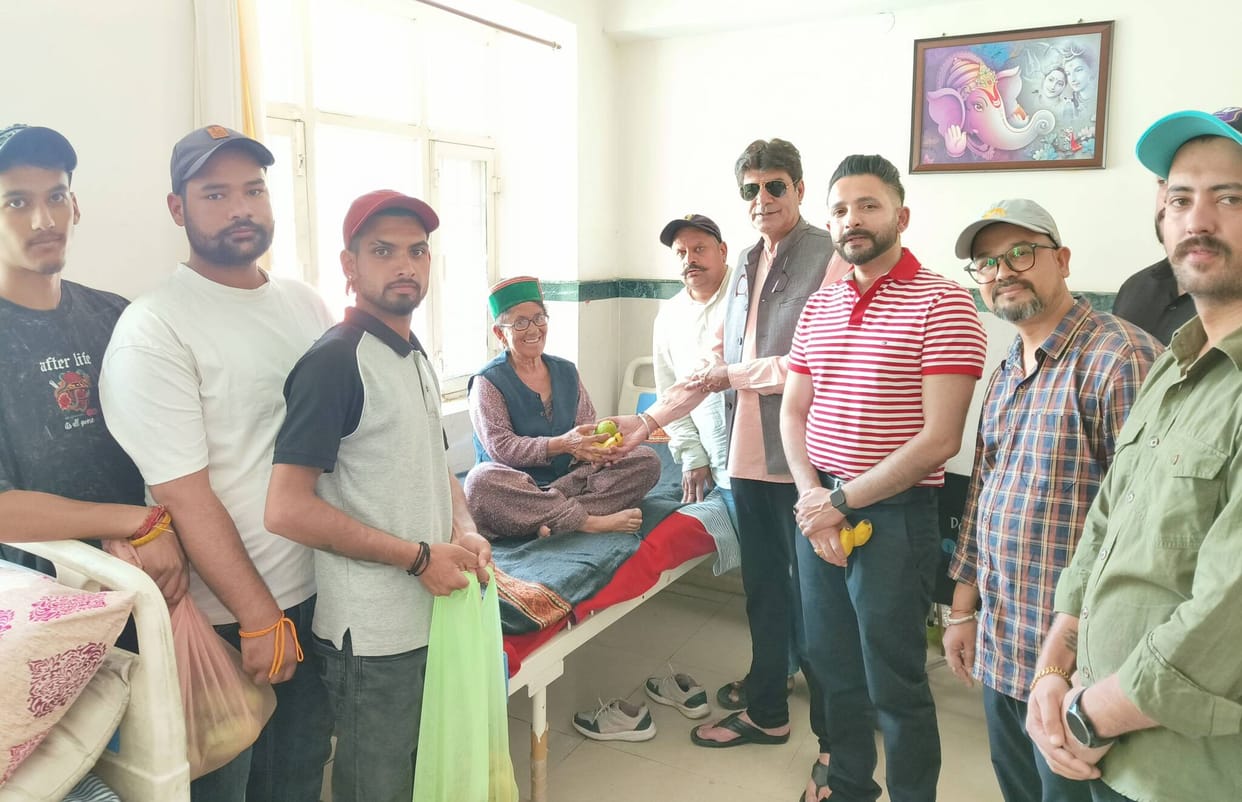 Congress distributed fruits to patients