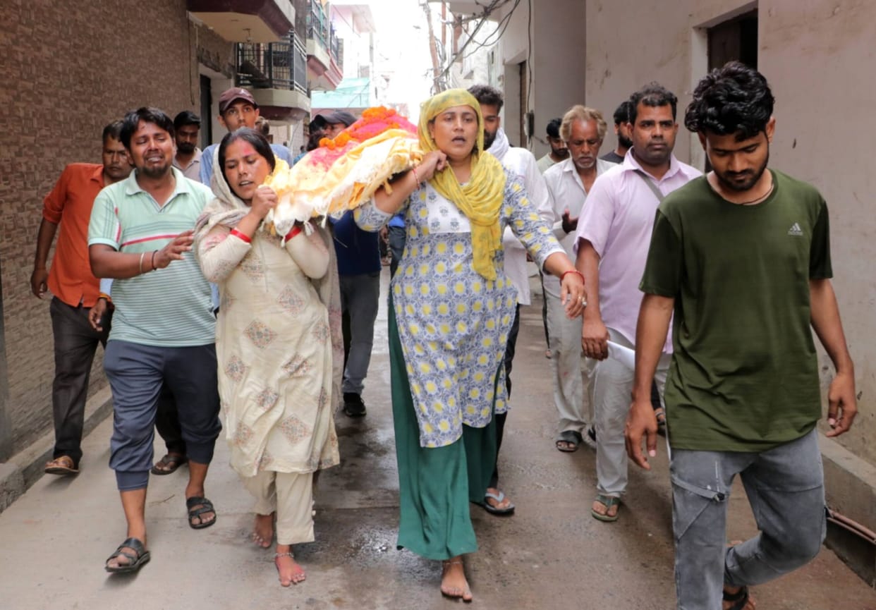Daughters fulfilled the duty of a son; performed the last rites for their father
