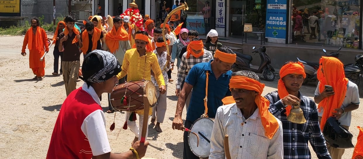 Amidst the resounding beats of drums and spirited chants, the grand palanquin procession of Bada Dev set off.