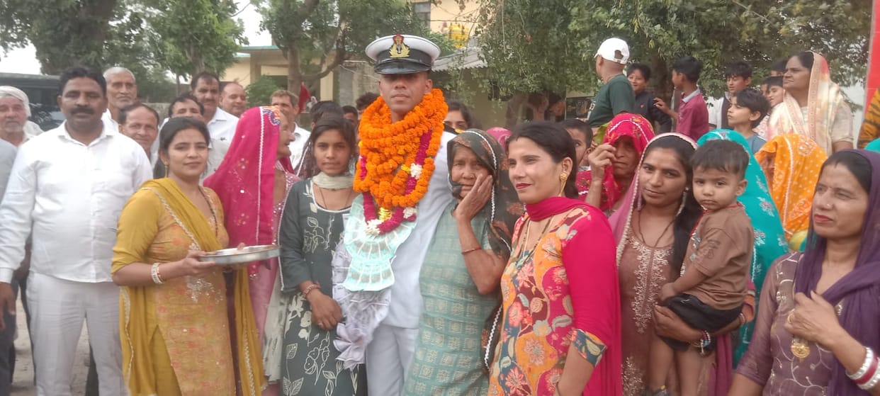 Aryan Singh becomes Lieutenant; villagers welcome him.