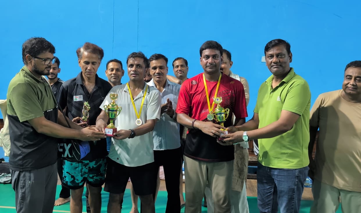 The pair of the district judge became champions in the badminton friendship tournament