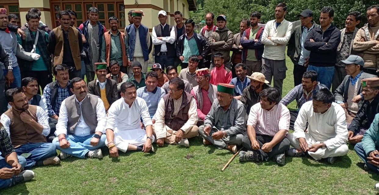 Protest held over the closure of the B.Com faculty at Gadagusaini College.