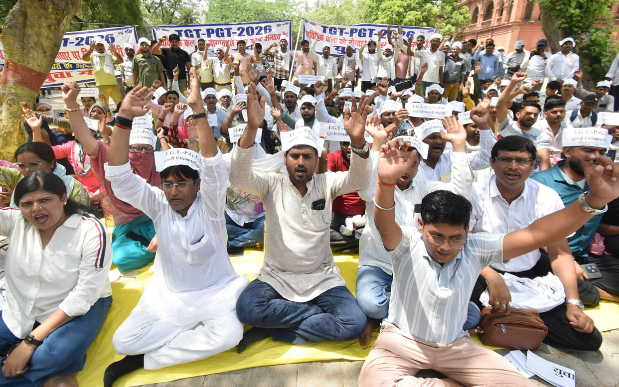 Sit-in protest demanding the issuance of an advertisement based on the old rules.