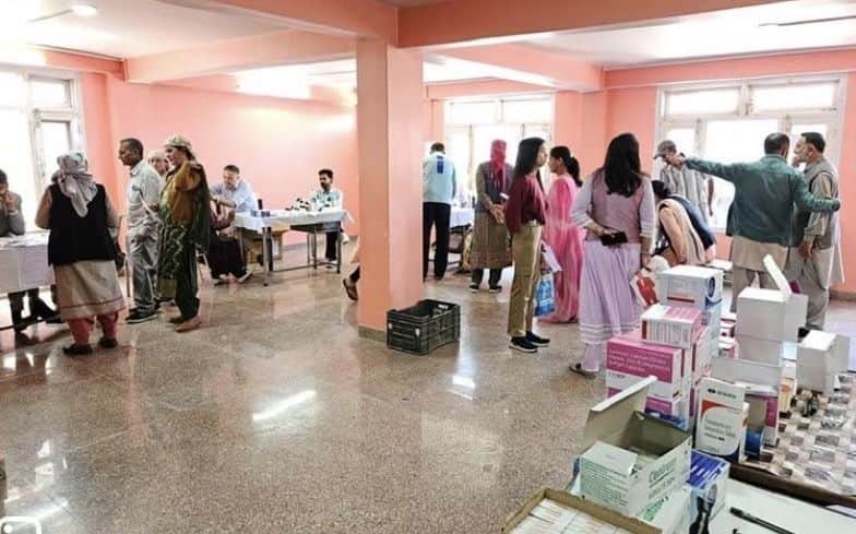 ठियोग में आयोजित चिकित्सा शिविर में मौजूद मरीज। स्रोत : फाउंडेशन।