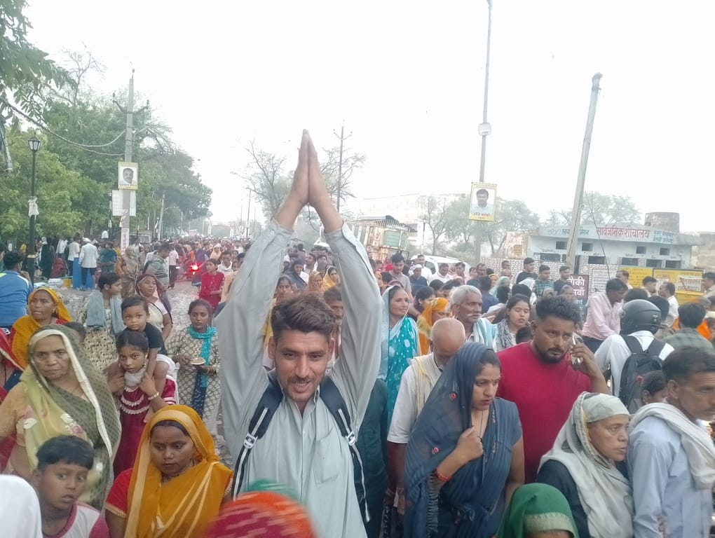Conclusion of the Braj Chaurasi Kos Parikrama; huge crowds throng Dharanidhar Sarovar