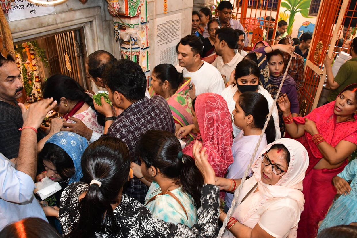 Adhik Maas: Deities adorned in Vishnu temples; offerings of malpua and butter made