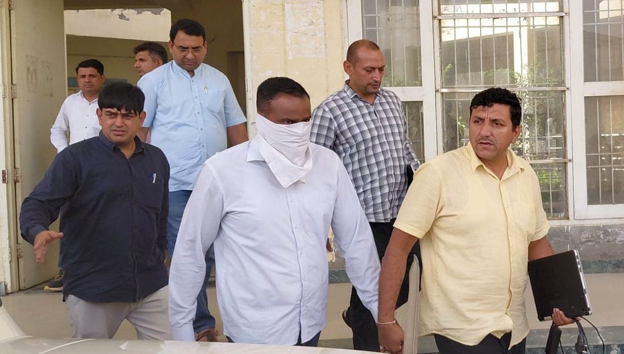 Uchana Municipal Council Secretary arrested for taking bribe of Rs 32,000