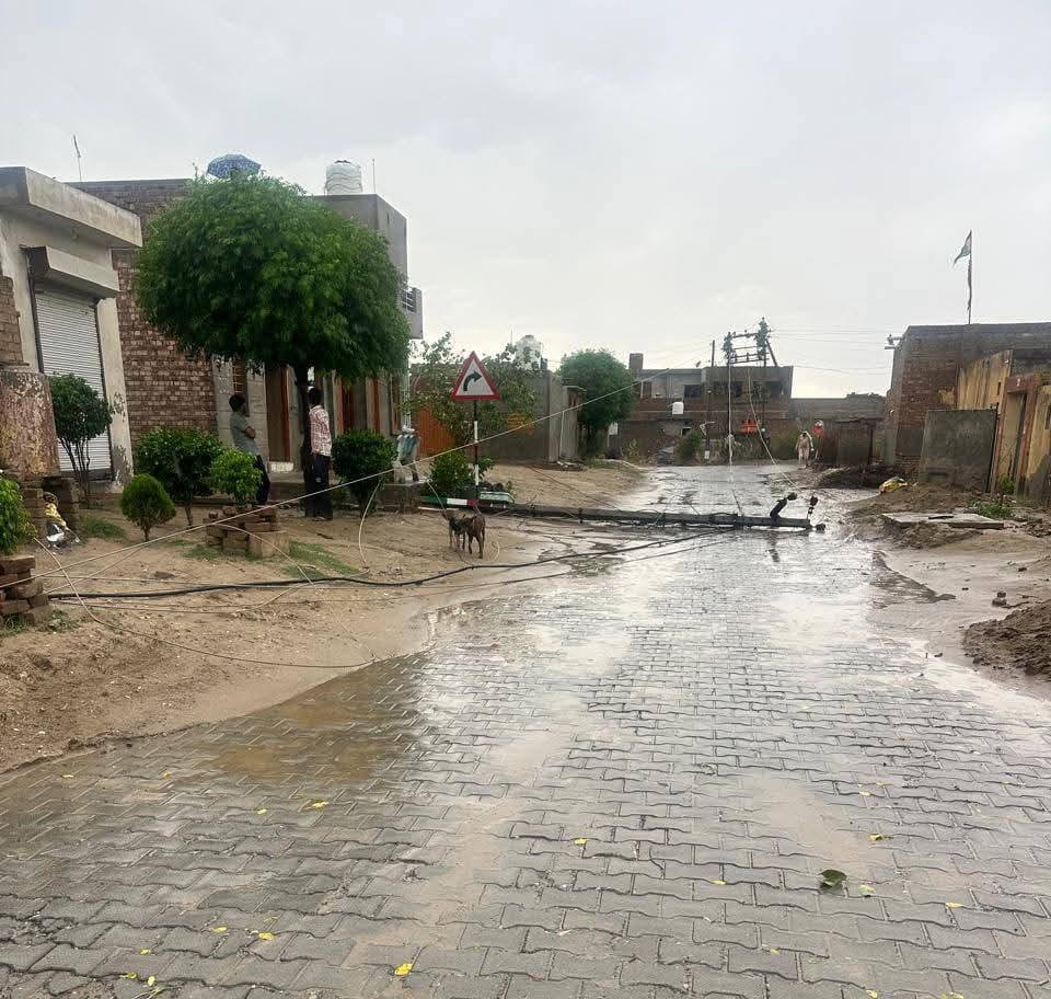 Asakheda has been plunged into darkness for three days, an electricity pole fell in the storm and rain, supply disrupted