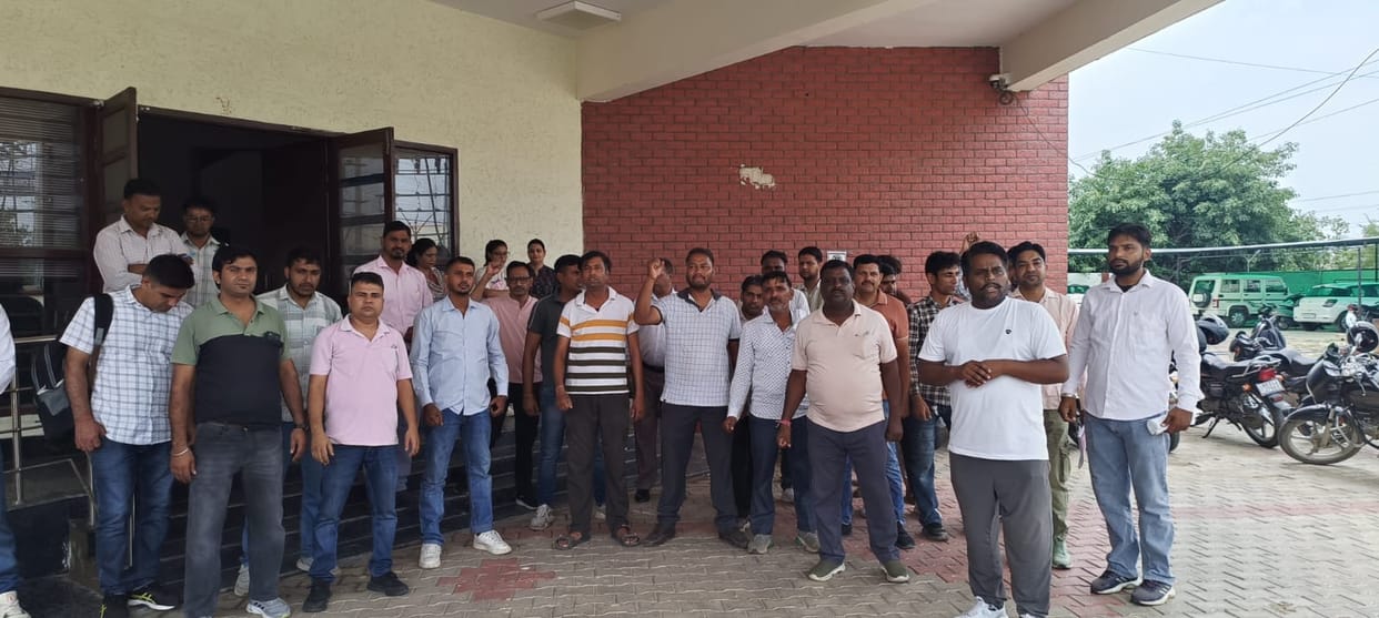 Protest held at the electricity office premises.