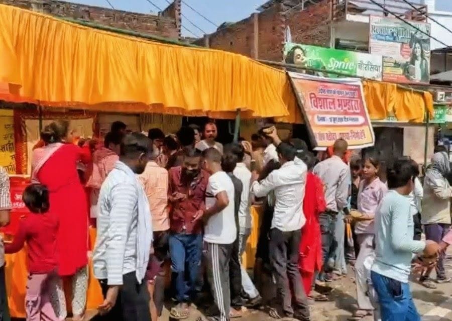 Puri-sabzi and halwa were distributed at the community feast