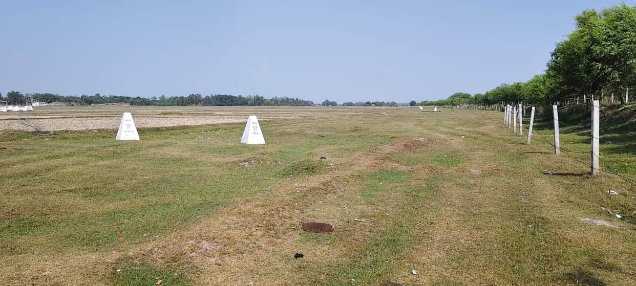 12 border pillars missing from no-man's-land; to be reinstalled.