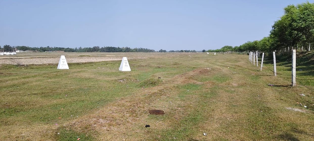 12 border pillars missing from no-man's-land; to be reinstalled.