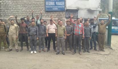 HRTC employees protest over non-payment of overtime.