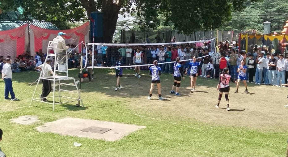 The Kufri team emerged as the winner in the men's category, while the Shreeji Trust Chail team won in the women's category.
