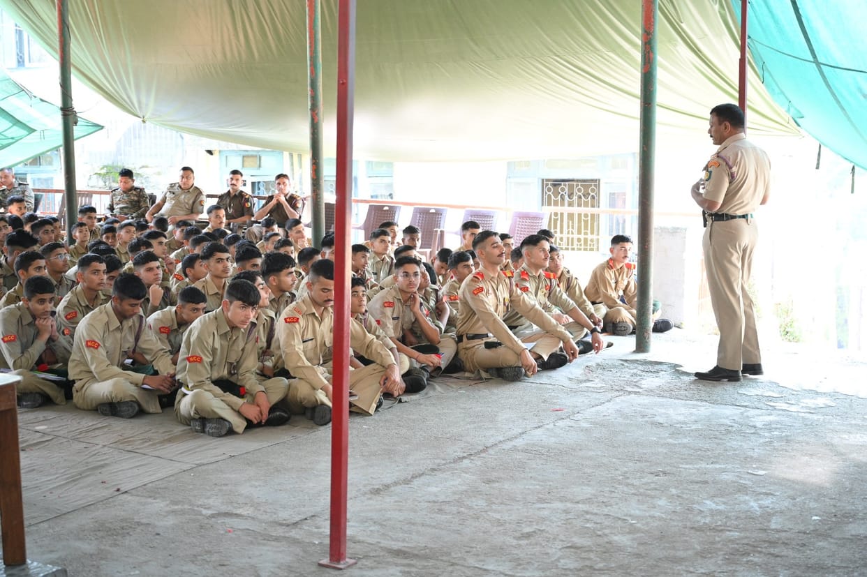 NCC cadets trained in handling weapons.