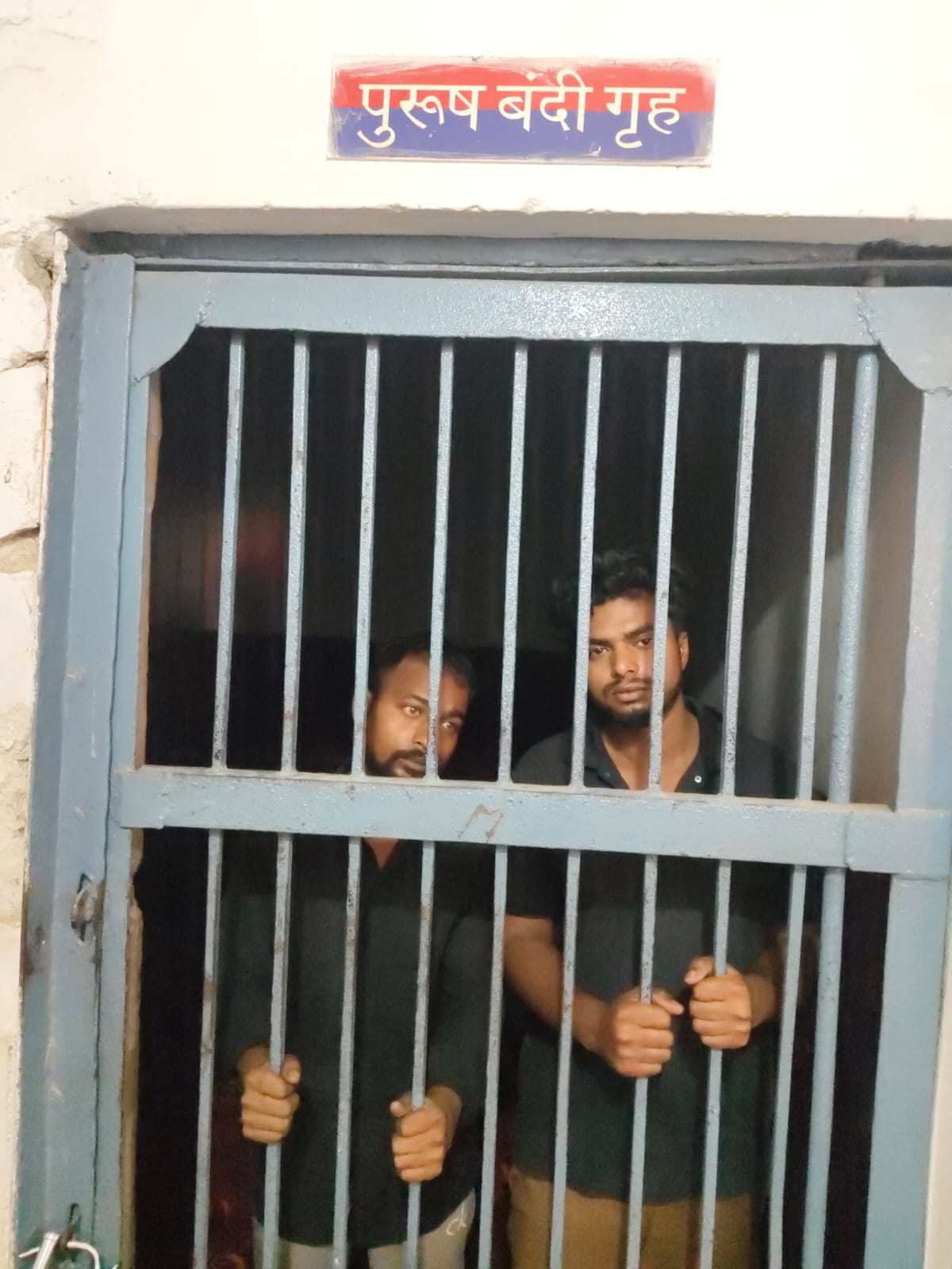 two young boy arrested to fill air his freind