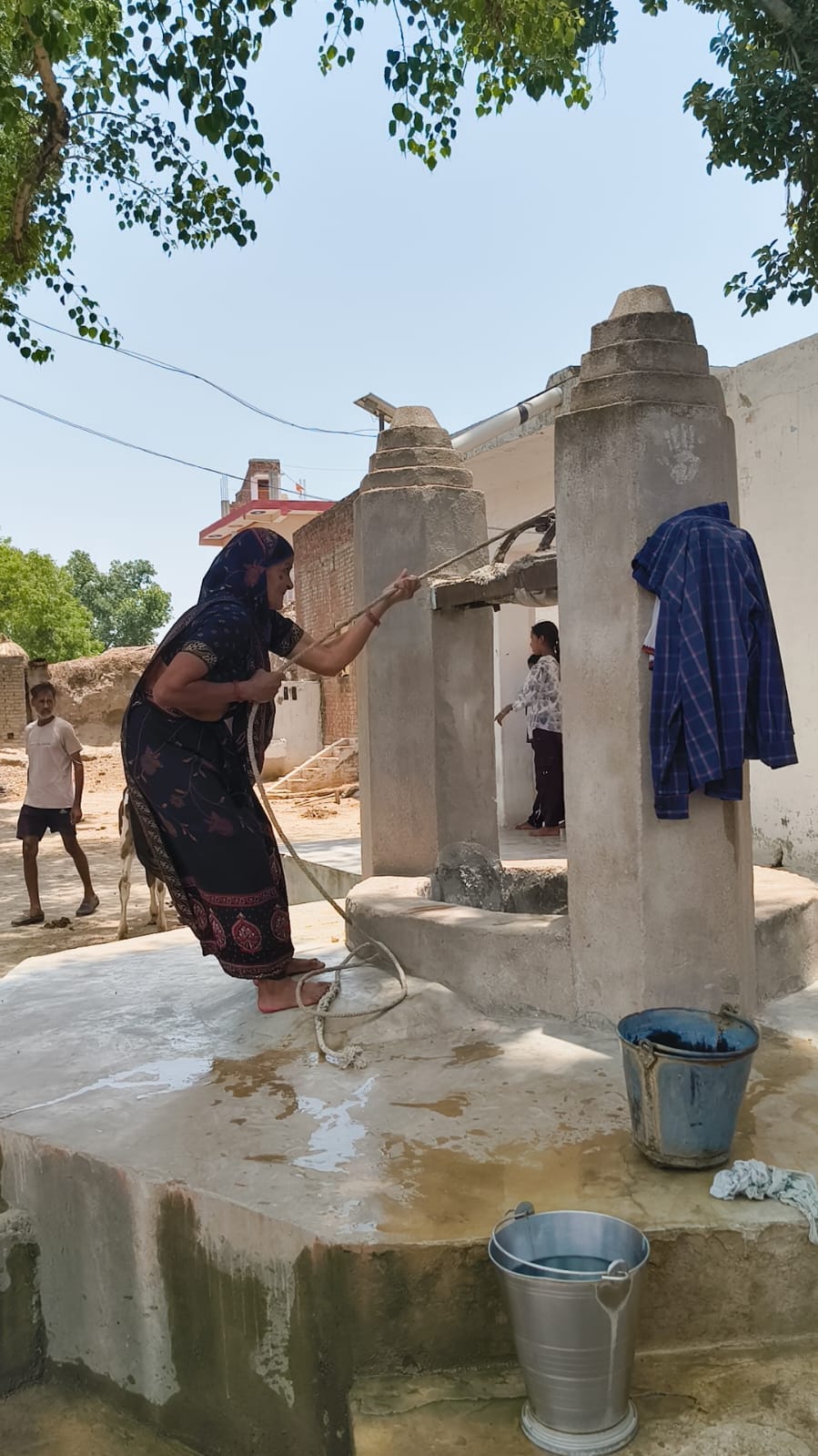 In Asha's Majra Khera, the population depends on wells and hand pumps.