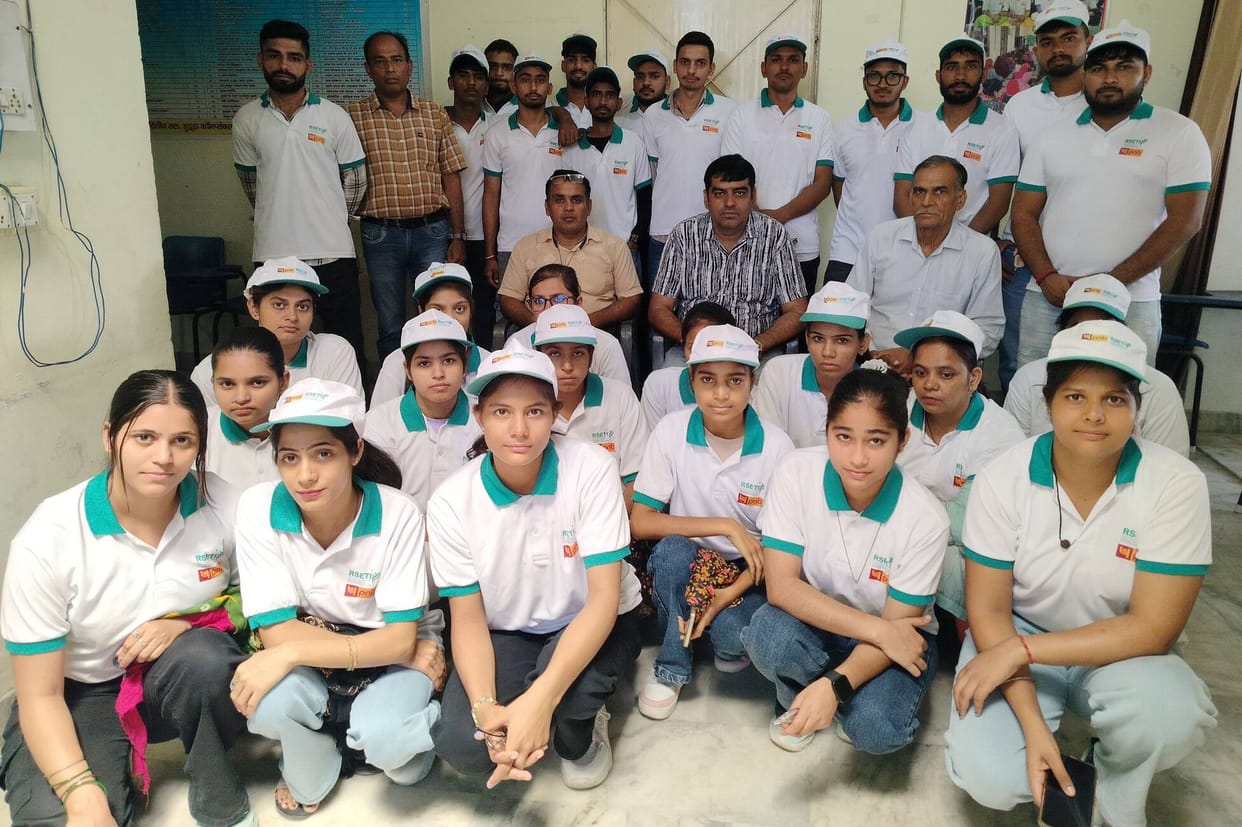 The trainees were trained in computer hardware and networking.