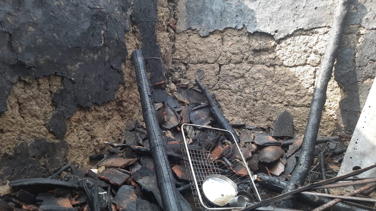 Cylinder bursts while cooking; fire breaks out in the house.