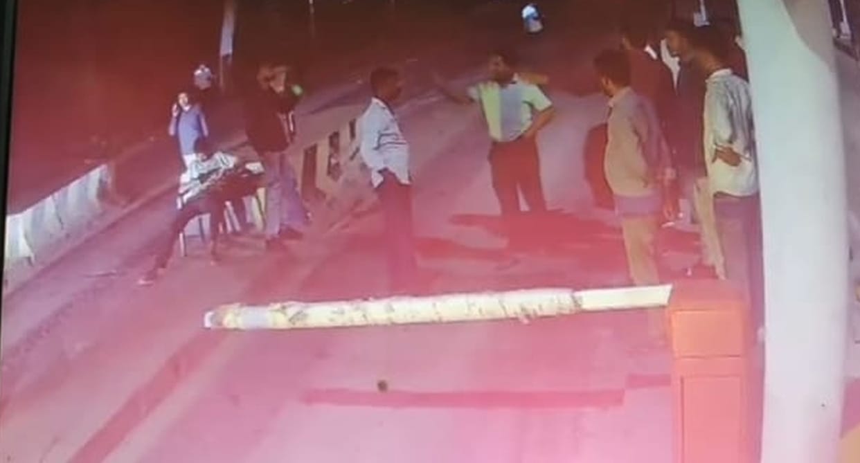 Extortionist remains unidentified even after four days.