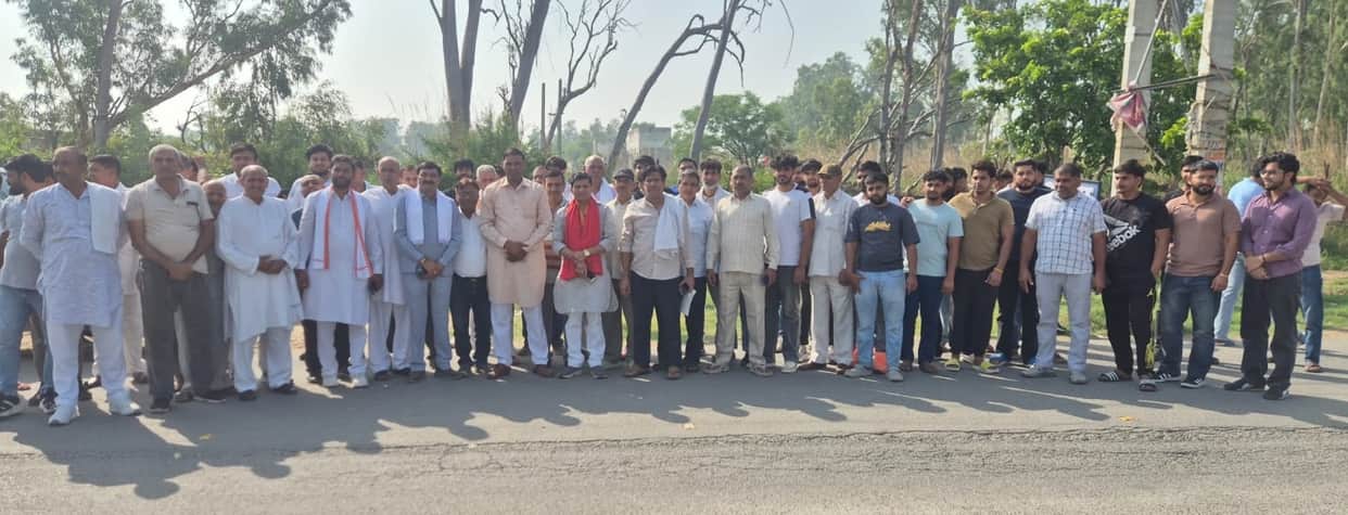 Expressed faith in the BJP along with 200 supporters.