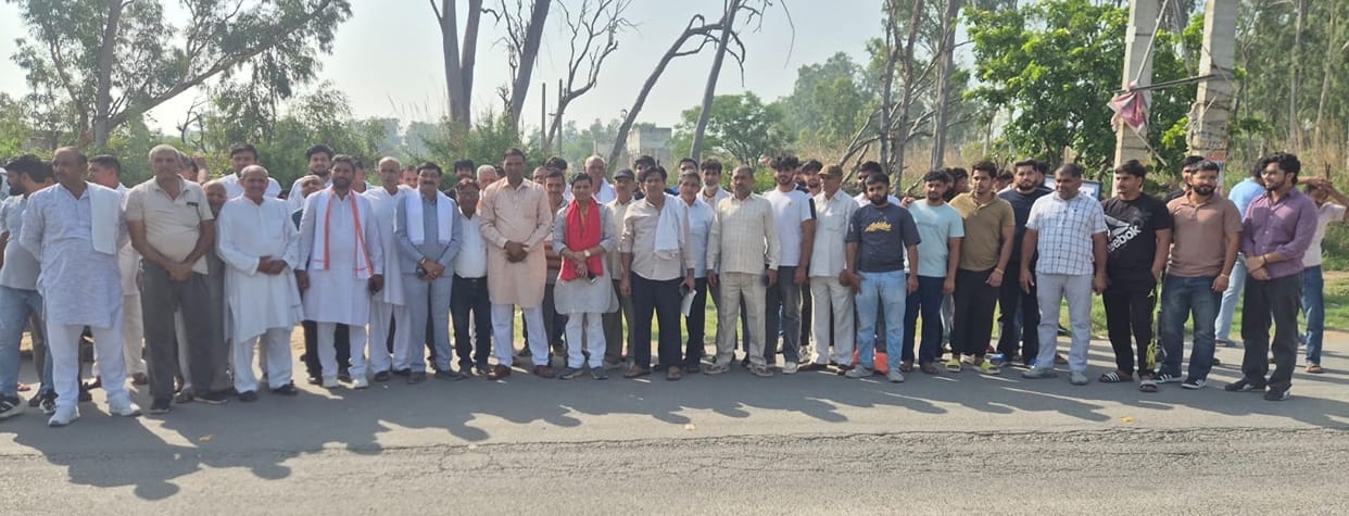 Expressed faith in the BJP along with 200 supporters.