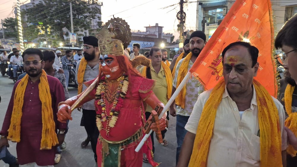An adorned tableau of Hanuman was displayed, and the atmosphere became imbued with devotion through bhajans and kirtans.