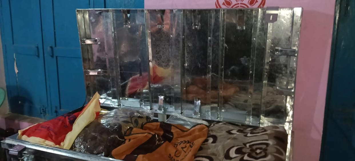 Thieves made off with property worth 35 lakh, including cash and jewelry, from two houses.