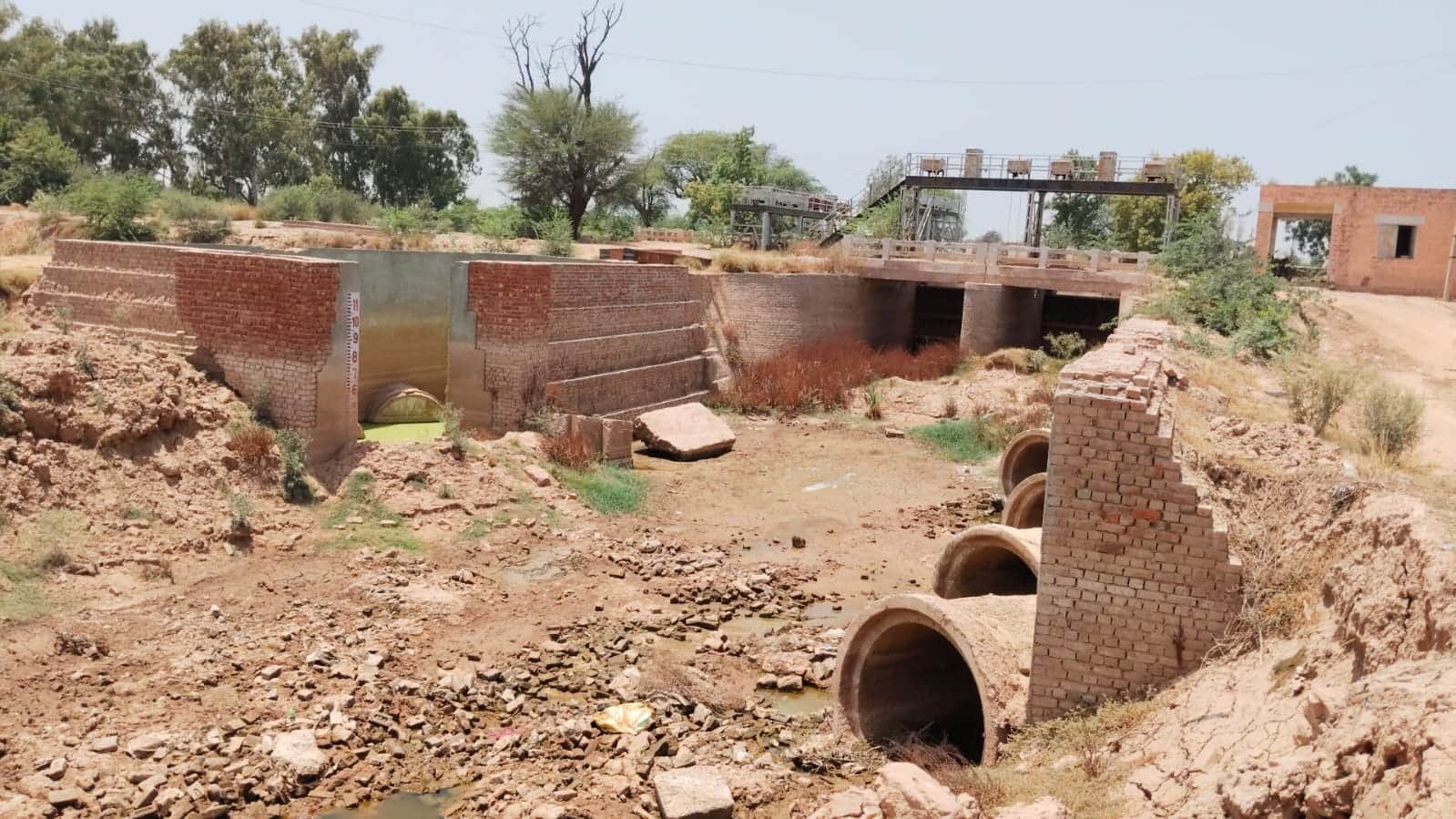 हिसार घग्गर ड्रेन का ओटू हेड। 
