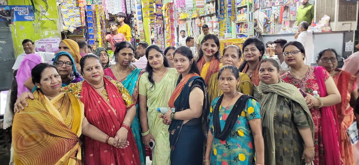 Thousands of devotees thronged the final evening procession of Purushottam Maas.