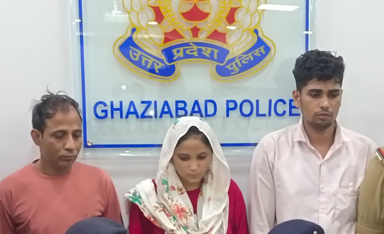 Mastermind behind multi-crore showroom theft trapped after calling girlfriend