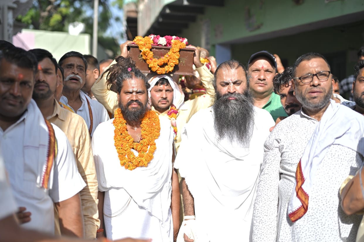 Devotees Throng the Shrimad Bhagwat Katha
