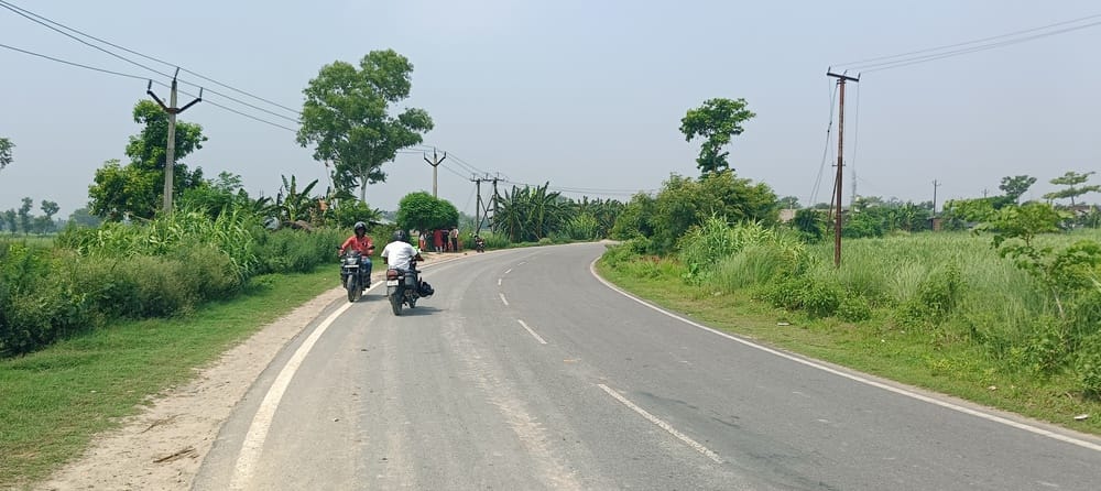Absence of warning signs at U-turn proves fatal; three lose their lives.