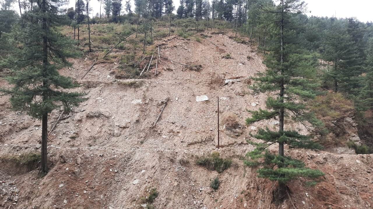 खलटूनाला–थाना–रामनगर मार्ग पर एक साल बाद भी नहीं लगा डंगा। संवाद