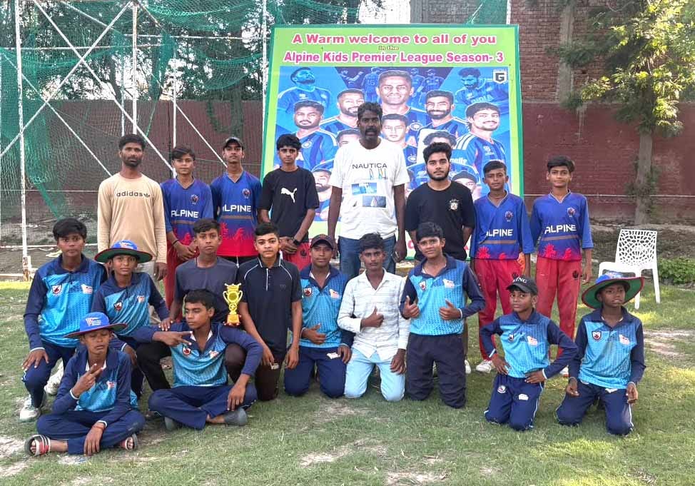 Atrauli team reaches the final after winning the match by seven wickets.