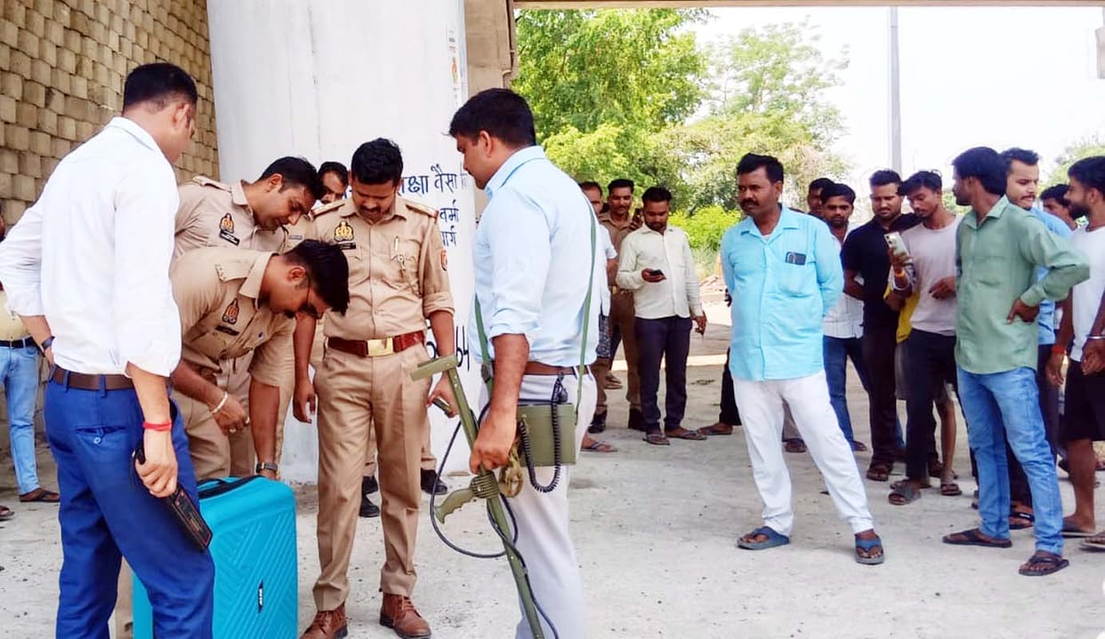 Bomb disposal squad called after an unclaimed trolley bag was found in Khutar.