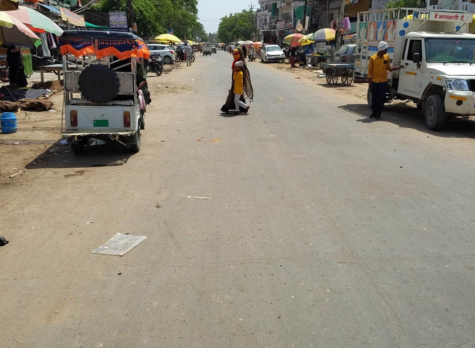 लालगोपालगंज बाजार में सन्नाटा