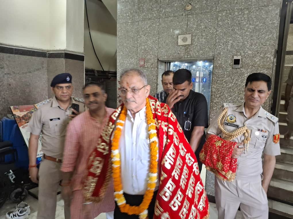माता चिंतपूर्णी के दरबार में जाते हुए  हिमाचल प्रदेश के राज्यपाल कवींद्र गुप्ता। संवाद