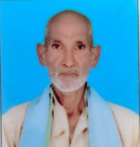 Elderly man returning home from the market dies in road accident.