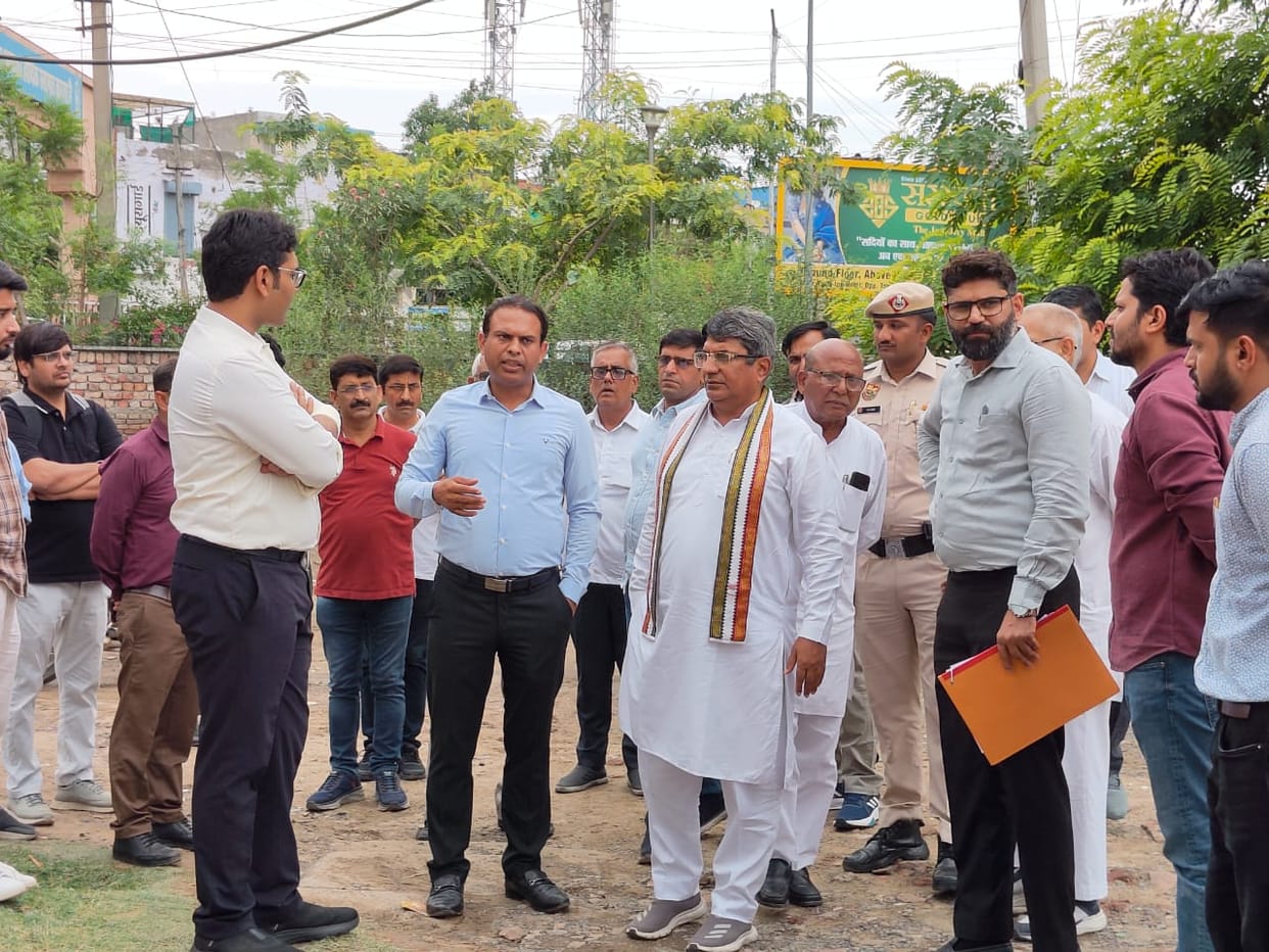 Slip roads to be constructed at both gates of Sector-14; will provide relief from traffic jams.