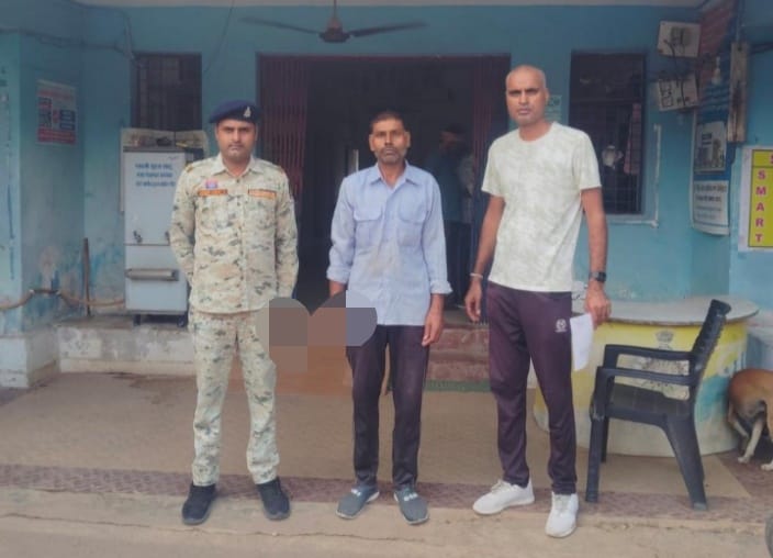 पुलिस की गिरफ्त में आरोपी