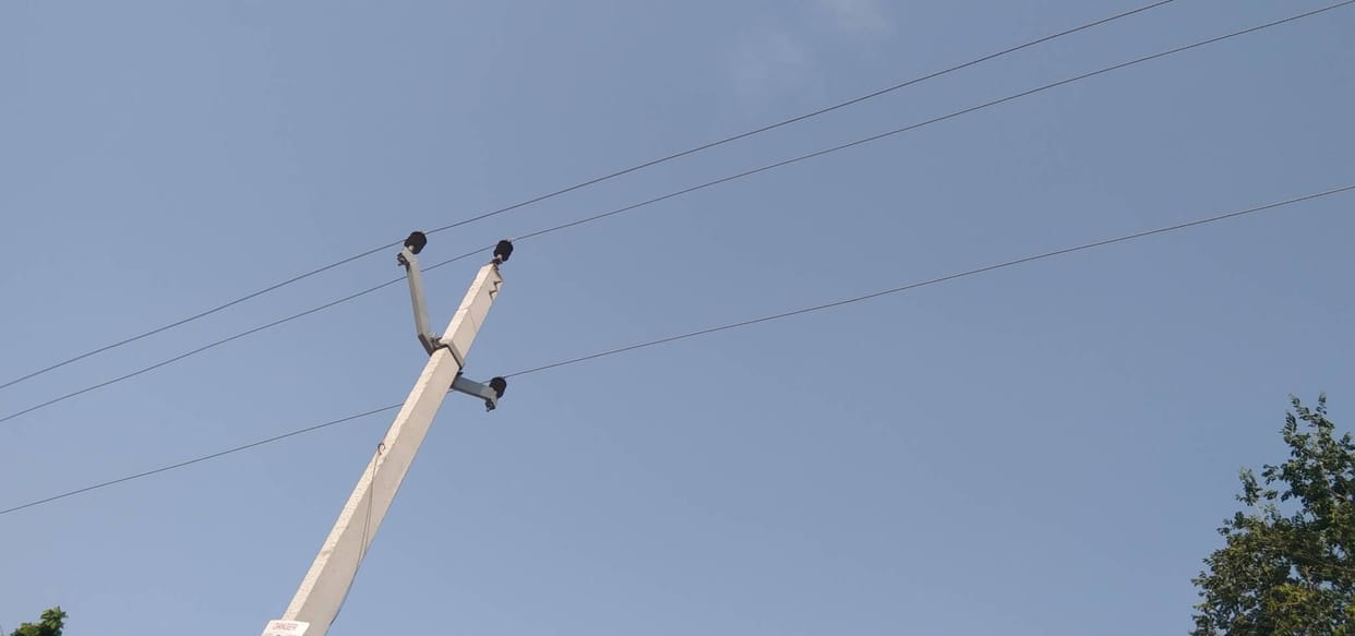 Hanging wire in Semri village repaired