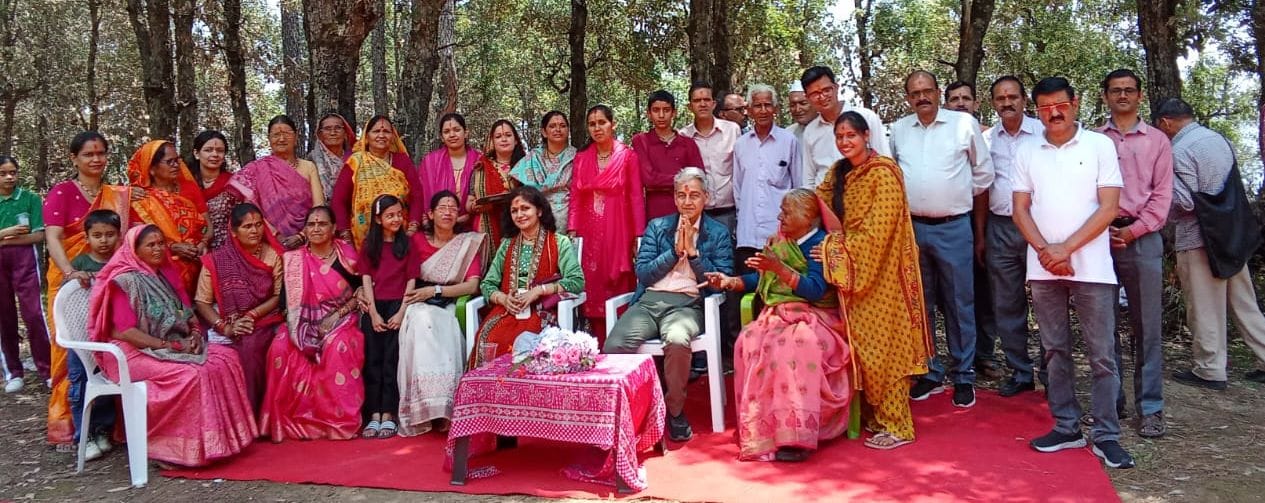 पिथौरागढ़ जिले के बेड़ीनाग के खितोली गांव पहुंचे राजस्थान के मुख्य सचिव सुधांशु पंत और उनकी पत्