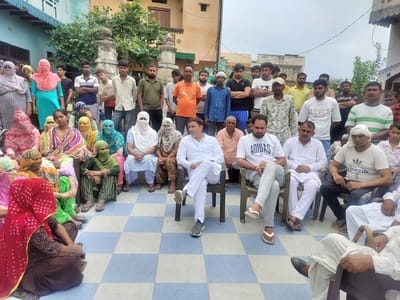 Family members adamant on the arrest of the murder accused; refused to accept the body and staged a sit-in protest.