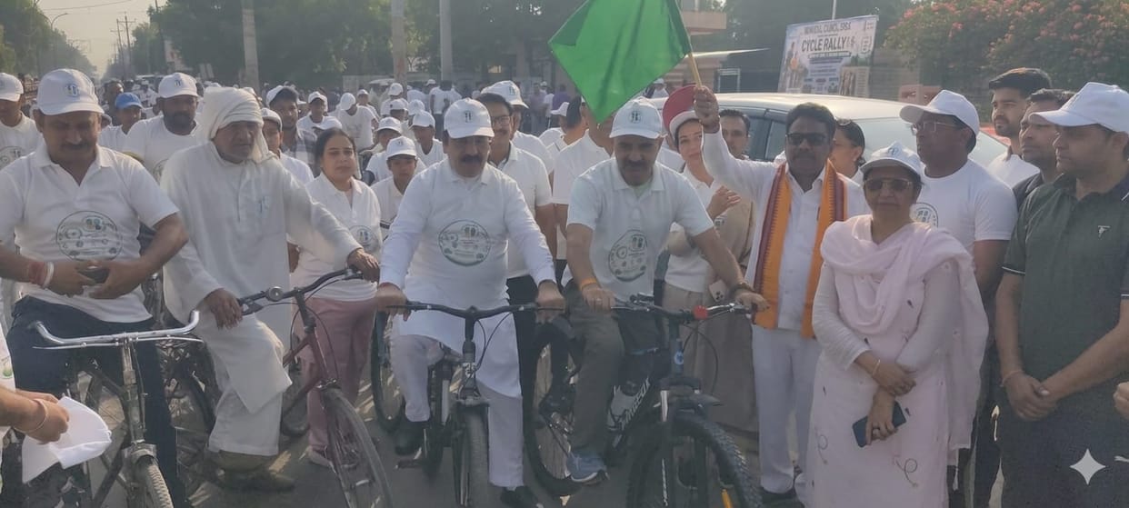 Message of cleanliness... the small government set out on a bicycle for waste management